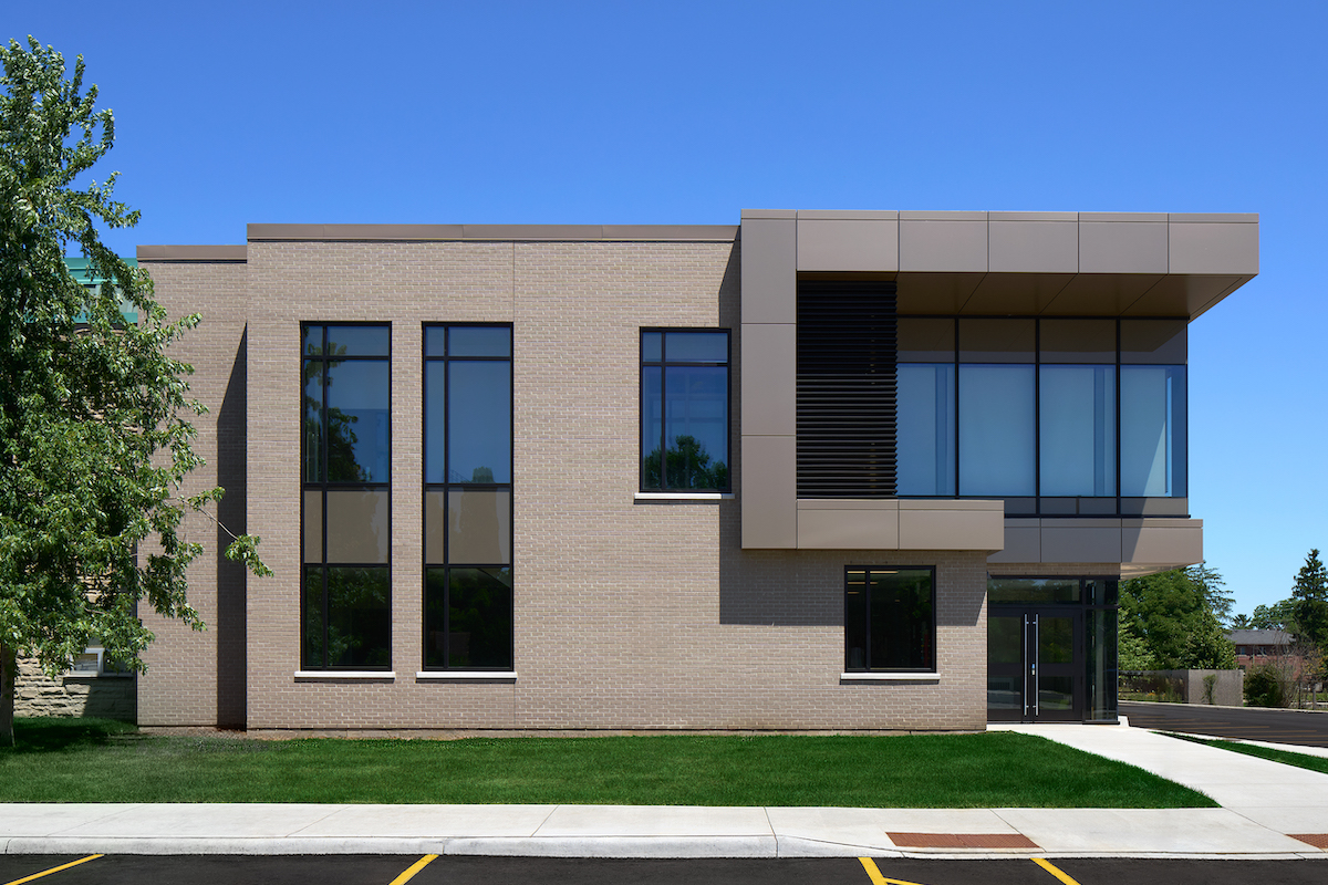 Gallery Spring Hill Matt Metric Mod Western01